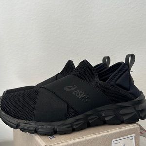 Women’s size 5 ASICS